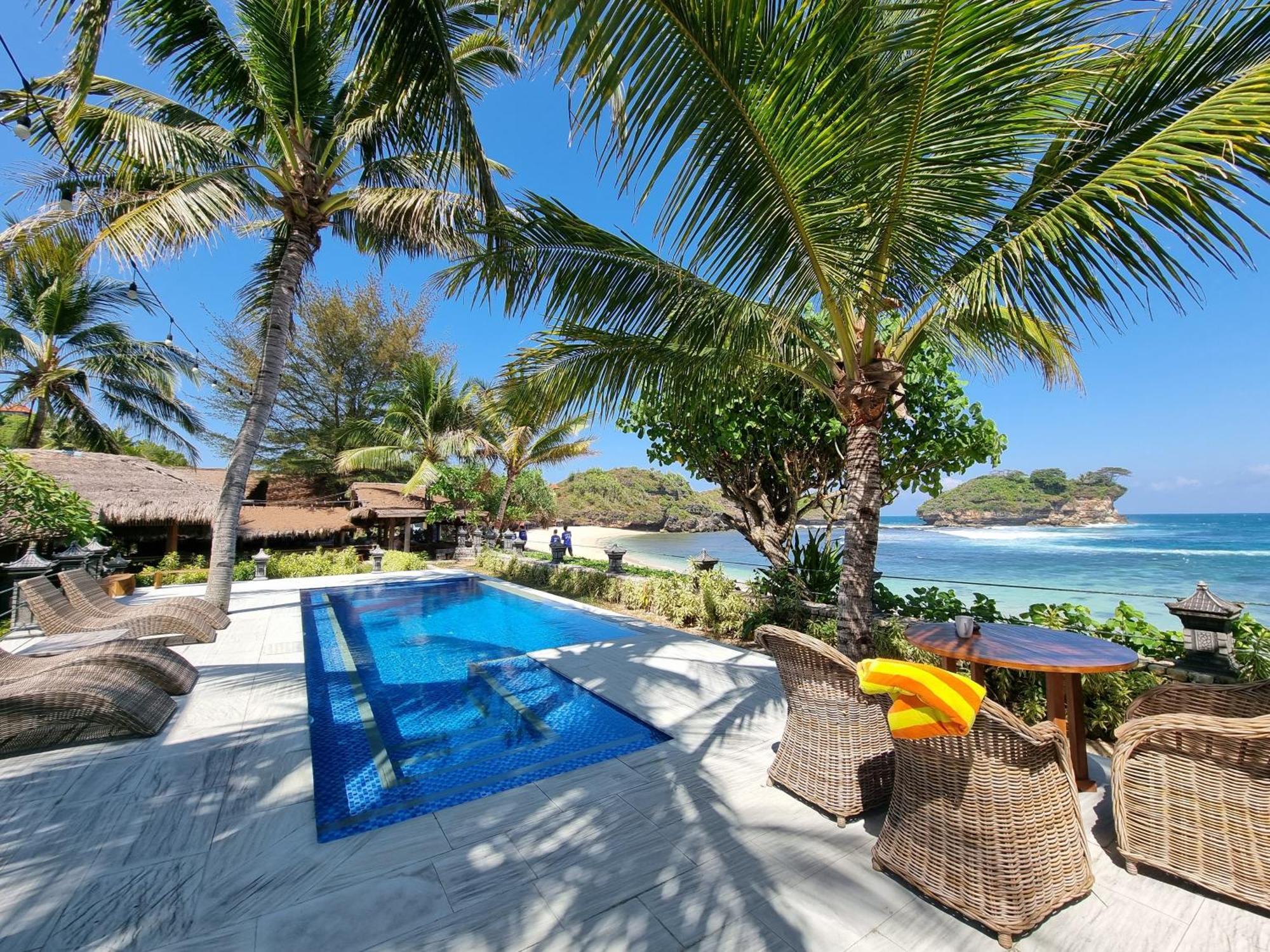 Istana Ombak Eco Resort Pacitan Exterior foto